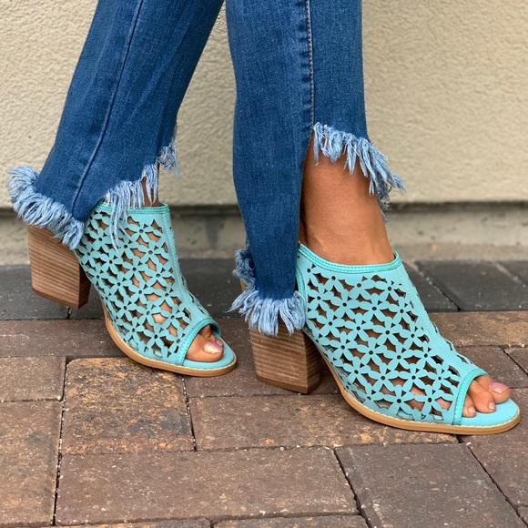 Turquoise Leather Laser Cut Flower Peep Toe Sandal - Picture 8 of 8